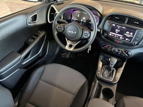 Used 2025 Kia Soul LX w/ LX Technology Package FWD image 32