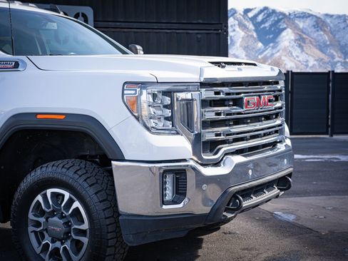 Used 2022 GMC Sierra 3500 SLE w/ SLE Convenience Package image 3