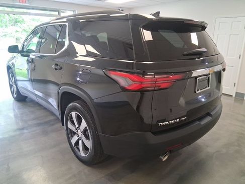 Used 2023 Chevrolet Traverse LT w/ LT Premium Package AWD/4WD image 3