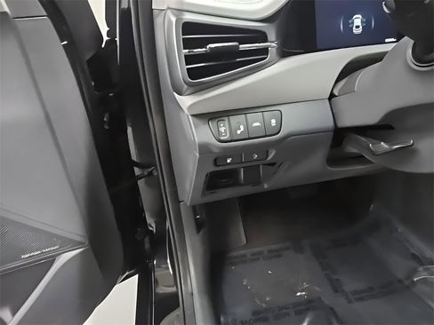 Used 2020 Hyundai Ioniq Limited image 11