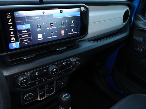 Used 2025 Jeep Wrangler Unlimited Sport AWD/4WD image 15