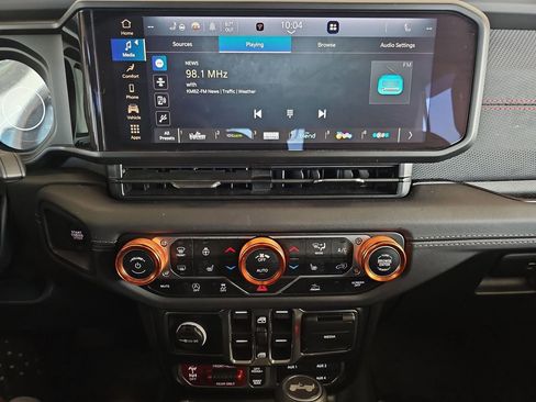 Used 2025 Jeep Wrangler Unlimited Rubicon w/ Convenience Group image 24