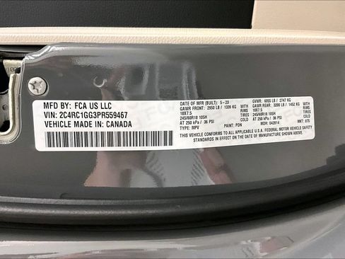 Used 2023 Chrysler Pacifica Limited FWD image 19