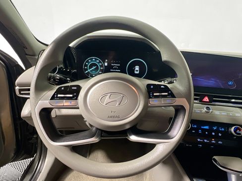 Used 2024 Hyundai Elantra SEL FWD image 17