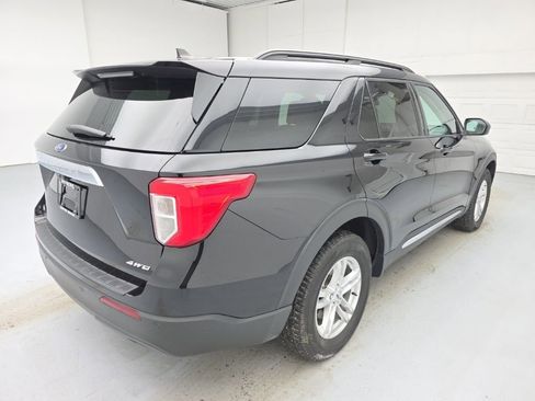 Used 2024 Ford Explorer XLT image 11