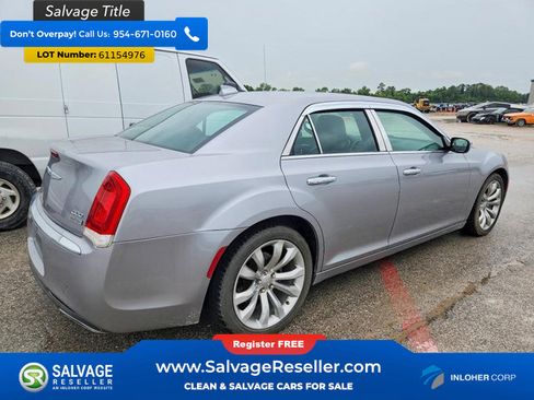 Used 2018 Chrysler 300 Limited RWD image 4
