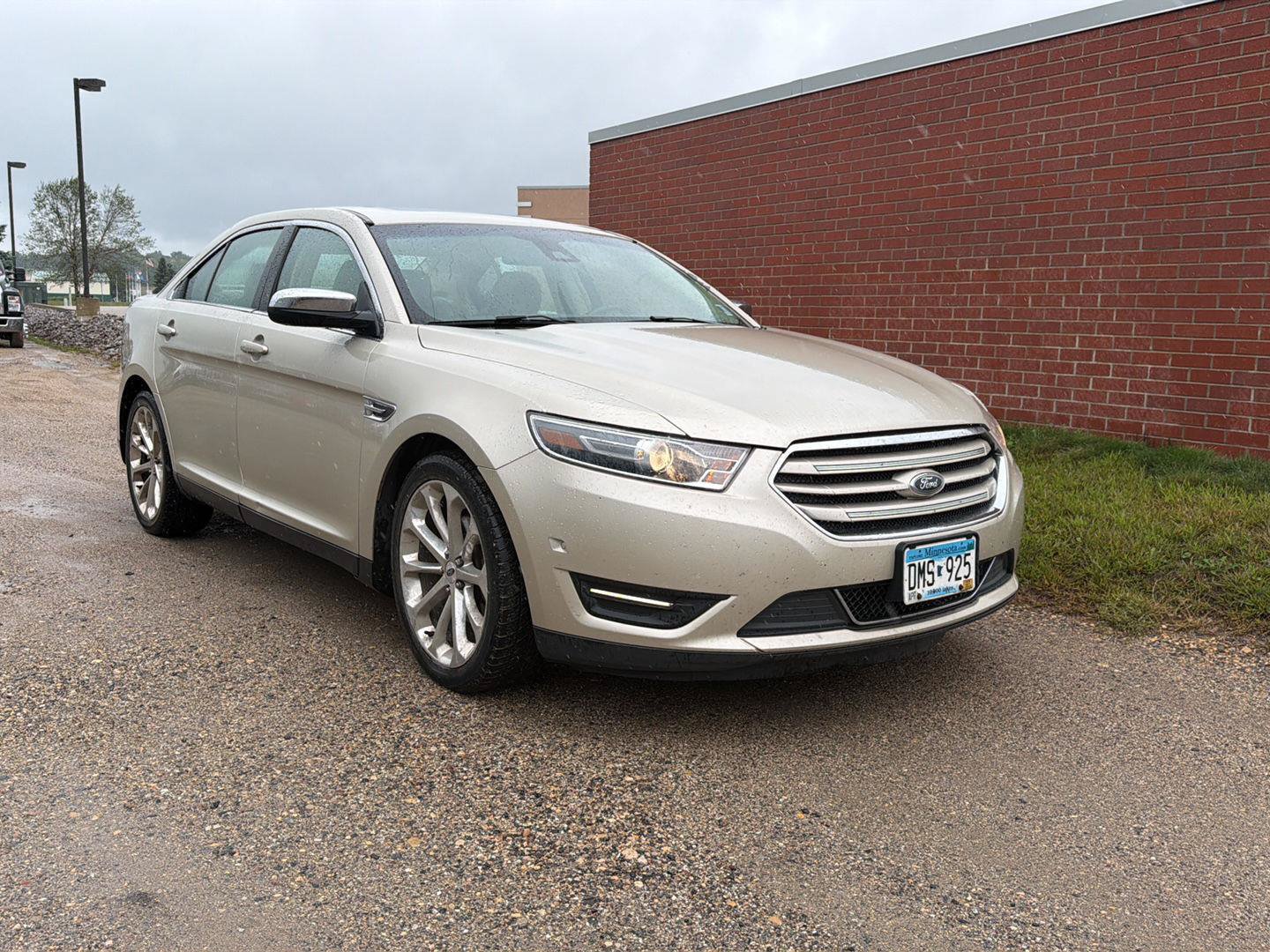 Used 2017 Ford Taurus Limited w/ Driver Assist Package FWD image 3