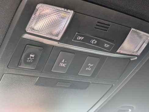 Used 2019 Toyota Tacoma TRD Off-Road AWD/4WD image 18