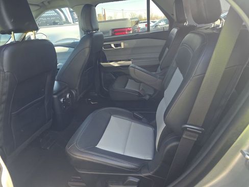 Used 2023 Ford Explorer XLT w/ Equipment Group 202A image 4