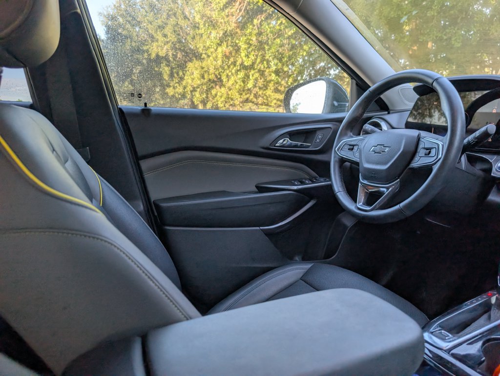 Used 2025 Chevrolet Trax ACTIV w/ Sunroof Package FWD image 14