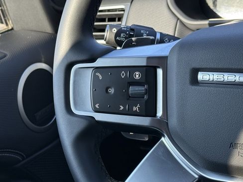 Certified 2025 Land Rover Discovery Dynamic SE image 19
