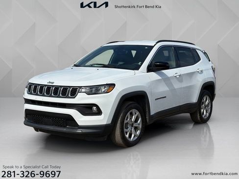 Used 2025 Jeep Compass Latitude AWD/4WD image 1