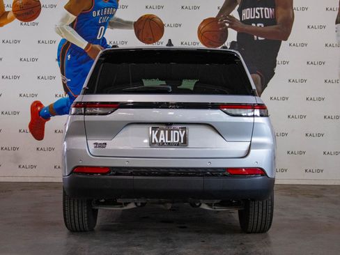 Used 2025 Jeep Grand Cherokee Altitude AWD/4WD image 22