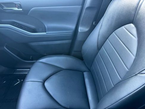 Used 2022 Toyota Highlander XLE AWD/4WD image 27