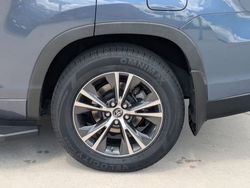 Used 2016 Toyota Highlander XLE image 13