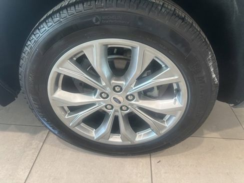 Used 2024 Ford Explorer XLT w/ Equipment Group 202A image 6