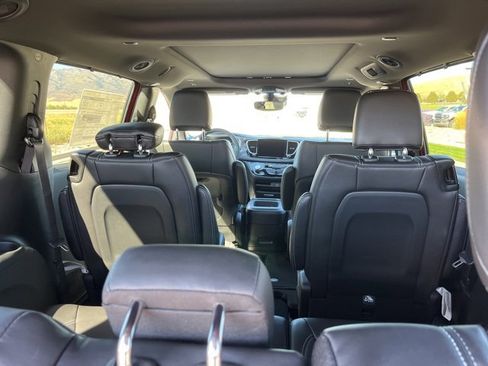 New 2026 Chrysler Pacifica Select image 11