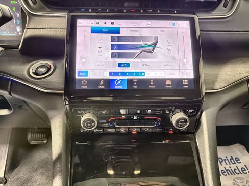 Used 2023 Jeep Grand Cherokee Overland w/ Luxury Tech Group IV image 28