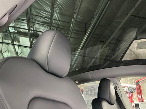Used 2024 Tesla Model Y Performance AWD/4WD image 17
