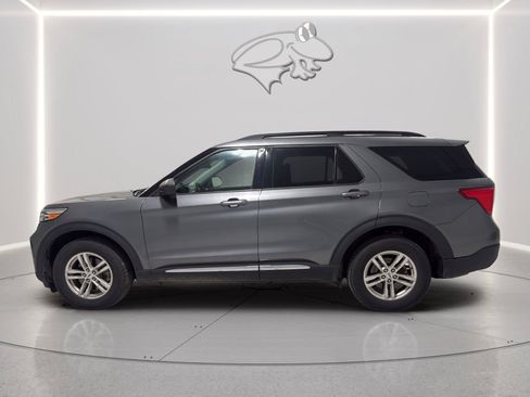Certified 2022 Ford Explorer XLT w/ Equipment Group 202A AWD/4WD image 2