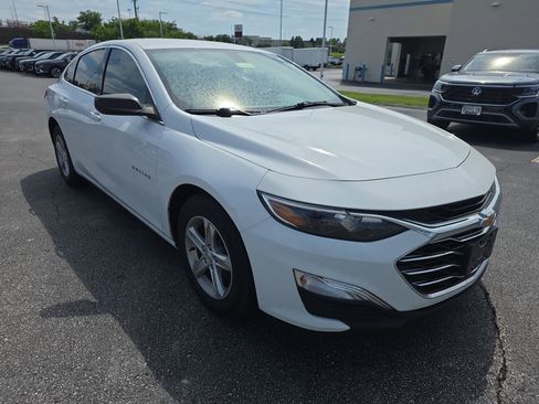 Used 2020 Chevrolet Malibu LS FWD image 2