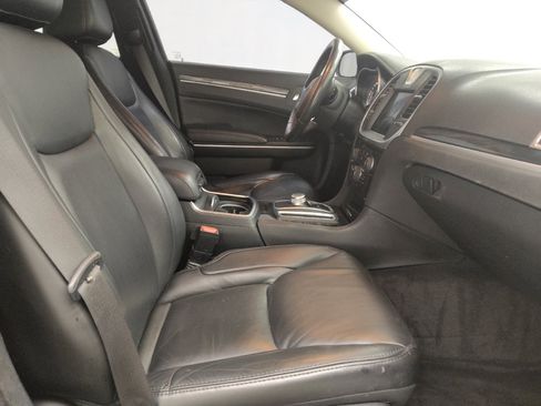 Used 2018 Chrysler 300 Touring L RWD image 21