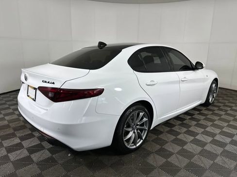 Used 2022 Alfa Romeo Giulia Ti image 3