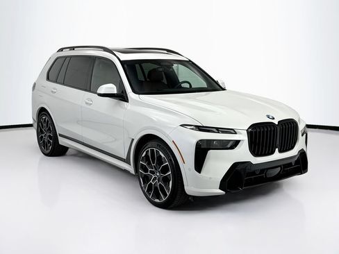 Used 2025 BMW X7 xDrive40i w/ M Sport Package AWD/4WD image 3