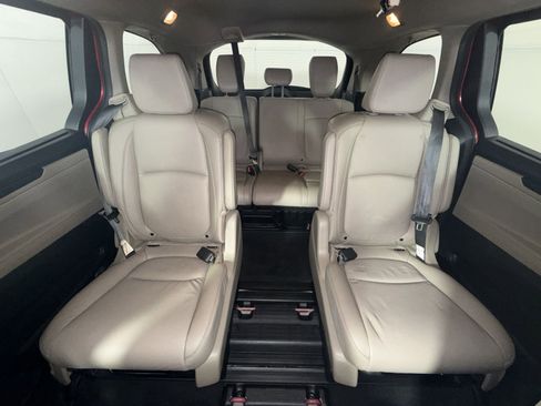 Used 2024 Honda Odyssey Touring image 25