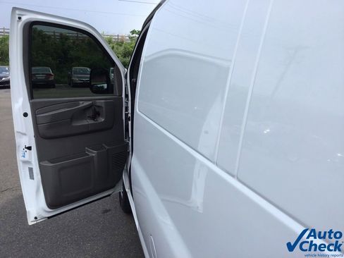 Used 2014 Chevrolet Express 2500 RWD image 24