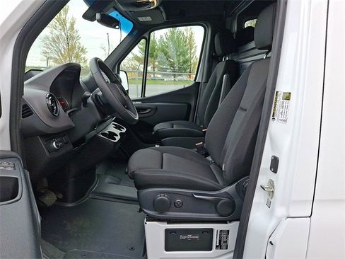 Used 2025 Mercedes-Benz Sprinter 2500 image 14