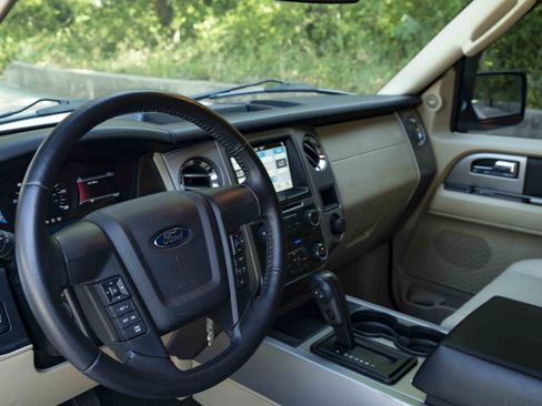 Used 2016 Ford Expedition EL XLT w/ Equipment Group 202A RWD image 16