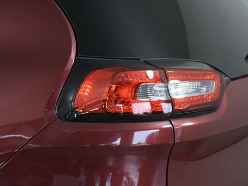 Used 2016 Jeep Cherokee Trailhawk w/ Comfort/Convenience Group image 35