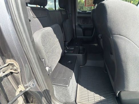 Used 2021 Toyota Tacoma TRD Sport AWD/4WD image 40