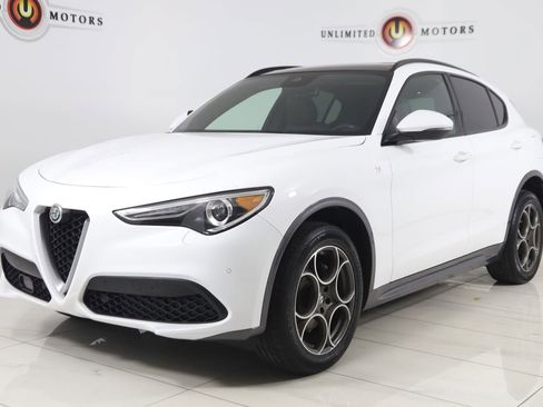 Used 2023 Alfa Romeo Stelvio Ti image 5