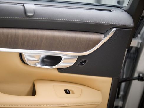 Certified 2025 Volvo V90 B6 Cross Country Ultra AWD/4WD image 22