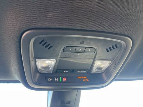 Used 2023 Chevrolet Traverse LT image 31