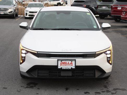 New 2025 Kia K4 LXS image 2
