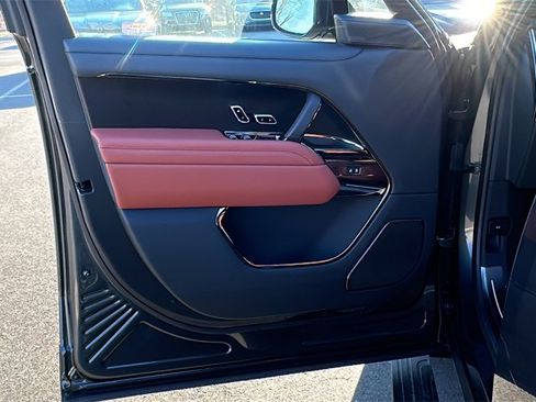 New 2025 Land Rover Range Rover SV image 9
