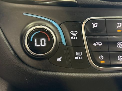 Used 2023 Chevrolet Equinox RS w/ RS Leather Package AWD/4WD image 23