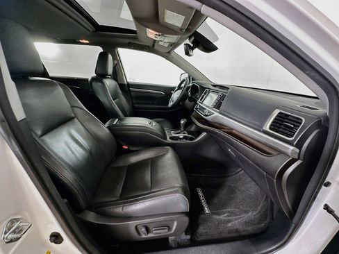 Used 2017 Toyota Highlander Limited FWD image 35