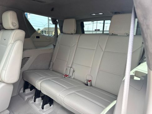 Used 2021 Cadillac Escalade Sport Platinum AWD/4WD image 19