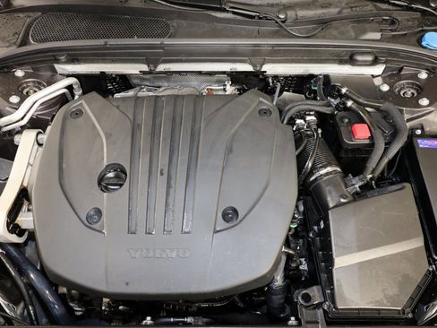 Used 2025 Volvo V60 B5 Cross Country Plus image 36