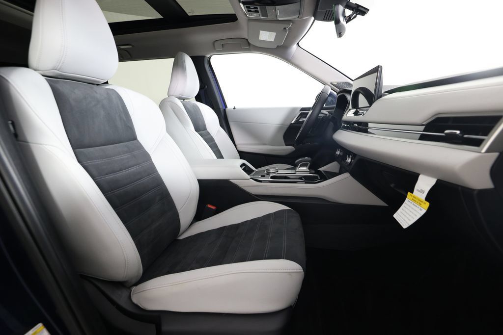 Used 2025 Mitsubishi Outlander SE FWD image 10