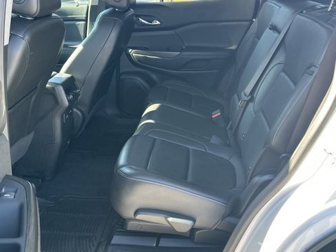 Used 2023 GMC Acadia SLT image 21