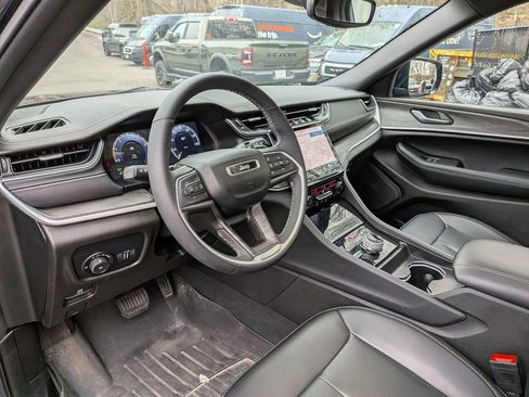 Used 2024 Jeep Grand Cherokee L Limited image 13