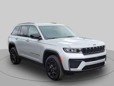 New 2026 Jeep Grand Cherokee Altitude AWD/4WD image 1