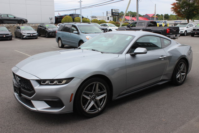 Used 2024 Ford Mustang Coupe RWD image 2