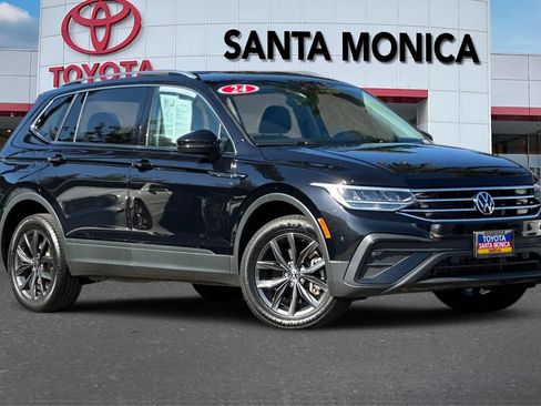 Used 2024 Volkswagen Tiguan SE AWD/4WD image 1
