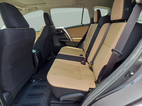 Used 2018 Toyota RAV4 XLE FWD image 10